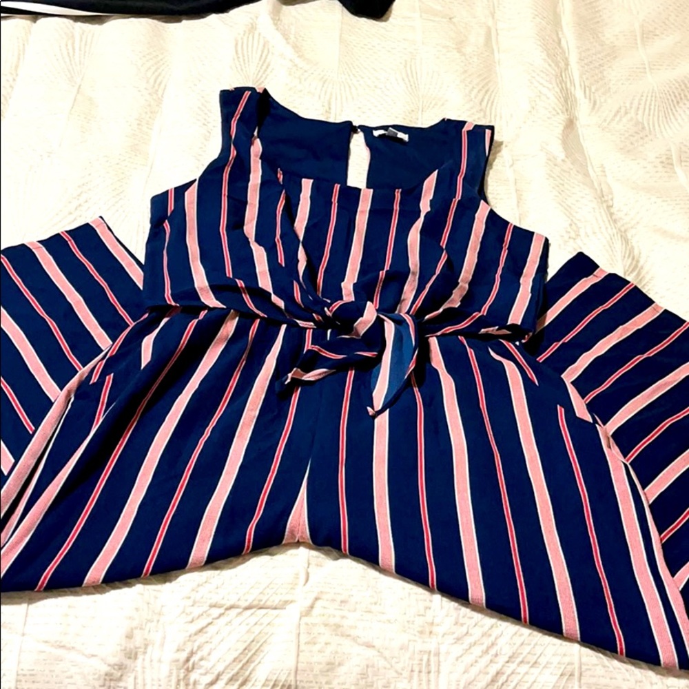 Sophisticated Jumpsuit with tie detail!
